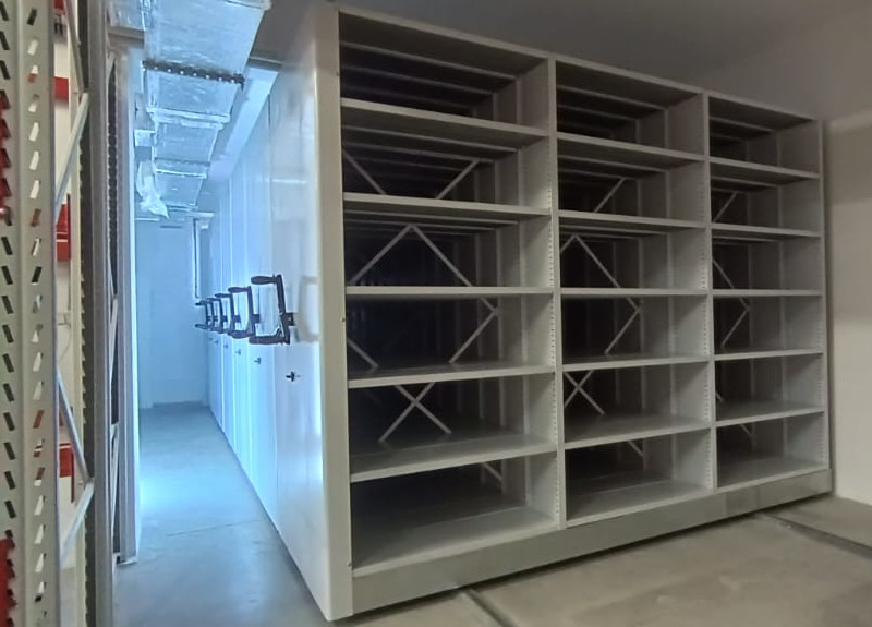 Передвижная система хранения кюветок в ограниченном пространстве