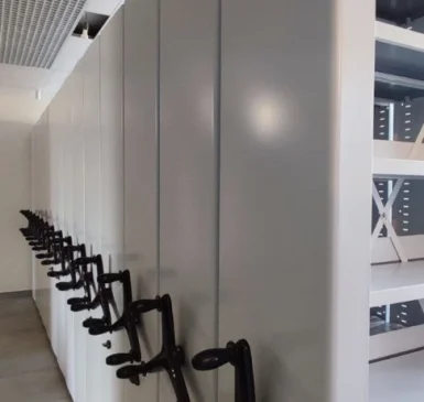 Передвижные стеллажи для хранения медицинских карт