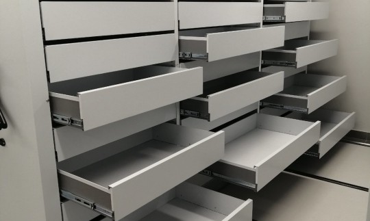 Шкаф с выдвижными ящикам для чертежей