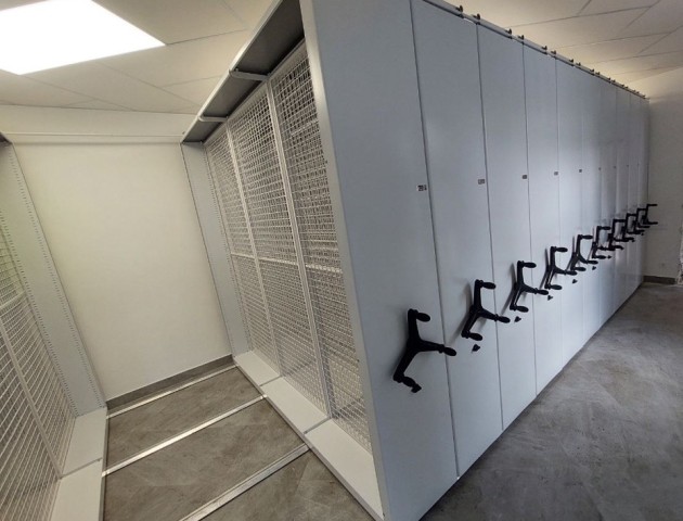 Передвижные стеллажи для хранения картин