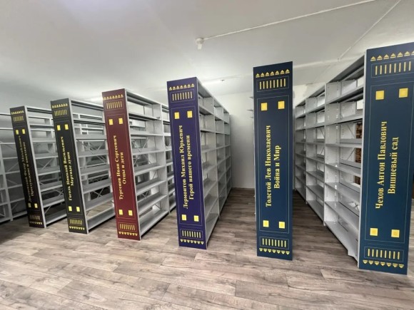 стеллажи для библиотеки с индивидуальным дизайном 