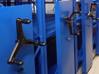 Передвижные среднегрузовые стеллажи