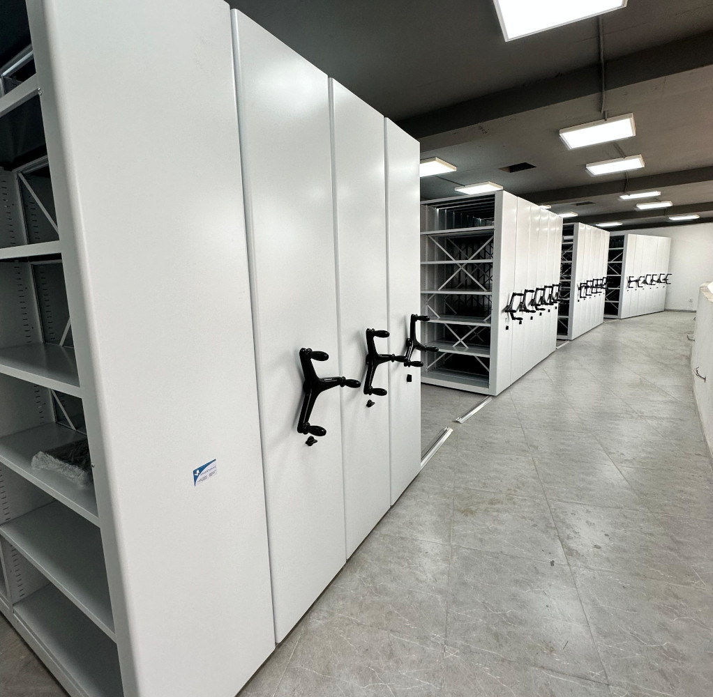 Система мобильных стеллажей